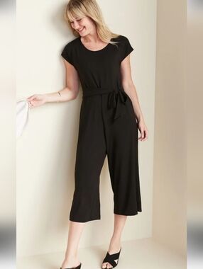 Black Cap-Sleeve Tie-Waist Cropped Jumpsuit